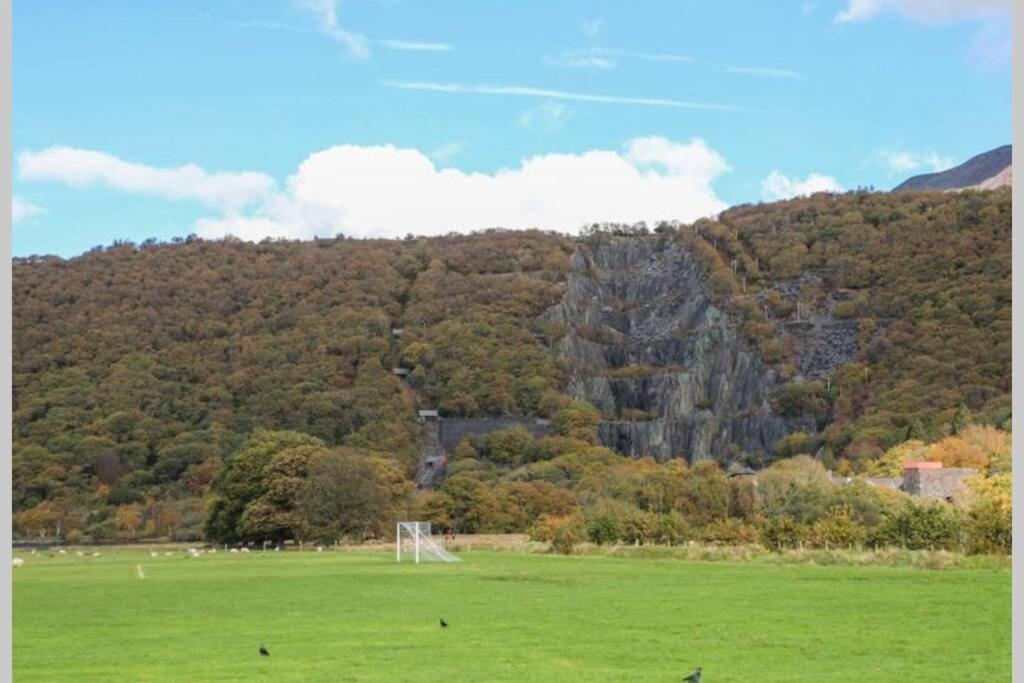 Homely House At The Foot Of Snowdonia 兰贝里斯 外观 照片